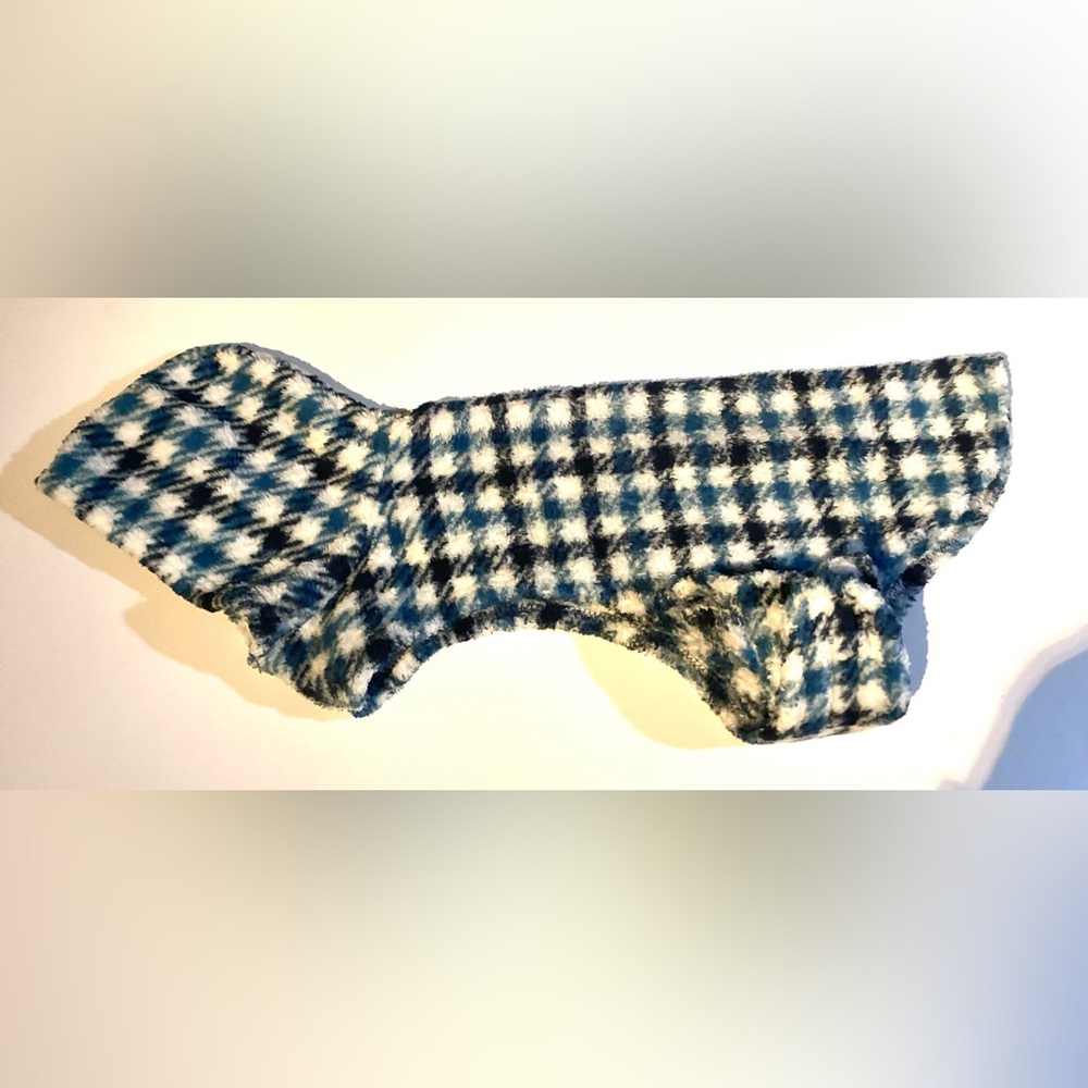 Top paw blue plaid fleece hoodie. Large